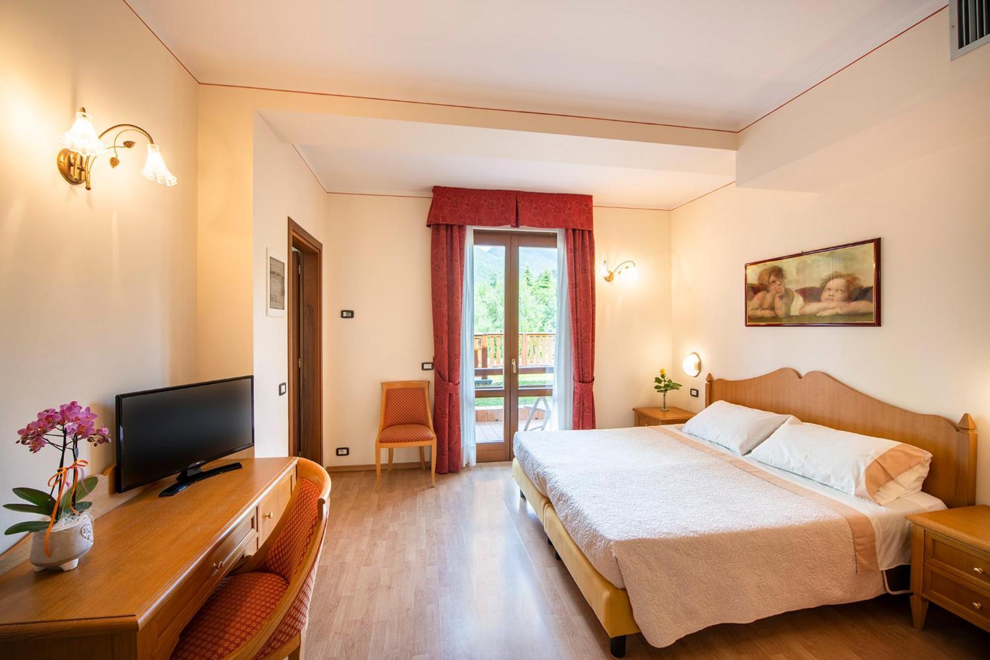 Hotel Pineta Campi Tremosine Szoba fotó